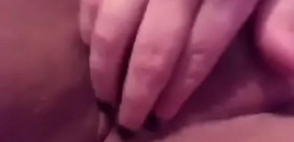 ex mrs frigging her clit and quick piss
